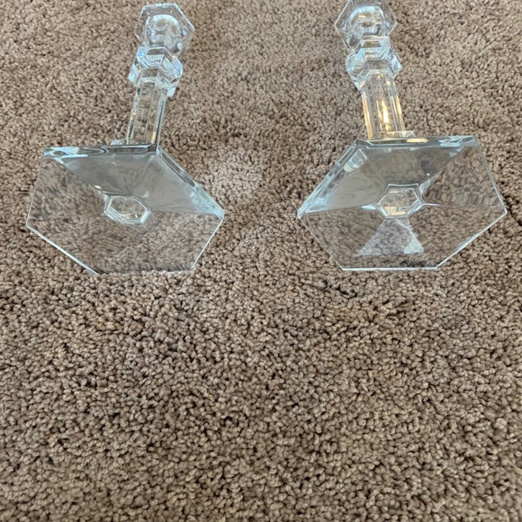 A set of two glass candle stick holders - Picture 2 of 2